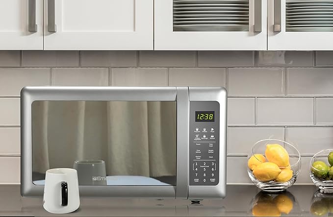 Emerson MW7601SL-N Countertop Microwave Oven with Sleek Mirrored Finish Glass Door 700W, 10 Power Levels and 6 Pre-Programmed Settings with Child Safe Lock, 0.7 Cu. Ft, Silver