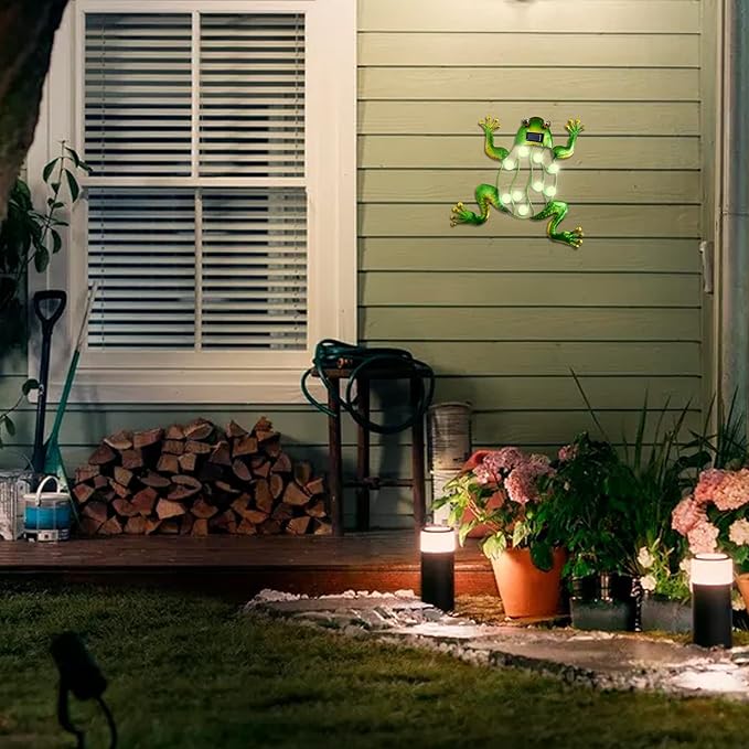 J-Fly Metal Frog Solar Lighted Wall Art Decor Outdoor Garden Fence Art Hanging Decorations for Yard Lawn Balcony Patio 13 * 13 inch Large