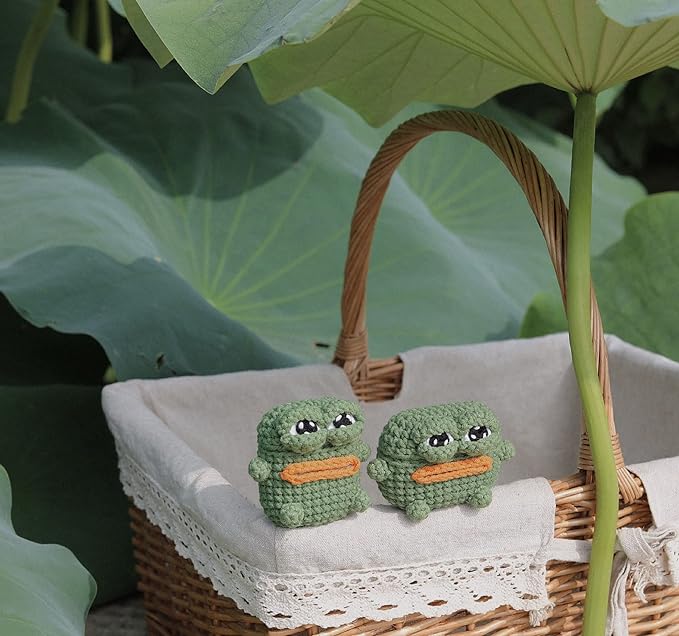 Yatchen Plush Case for AirPods Pro, Cute Fluffy 3D Cartoon Frog Furry Hairy + Soft TPU Cover Warm Carrying with Keychain Accessories Anti-Fall Protector for AirPods Pro Frog